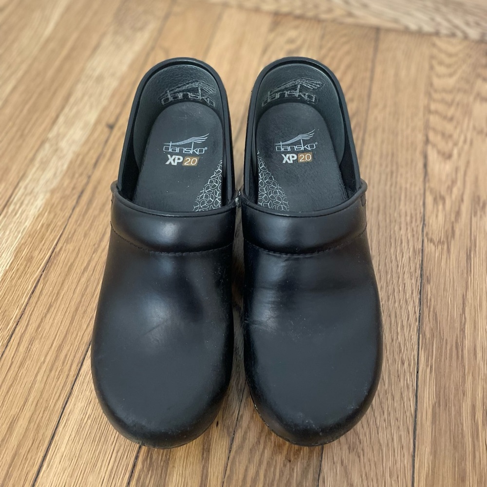 Black Dansko XP 2.0 Clogs